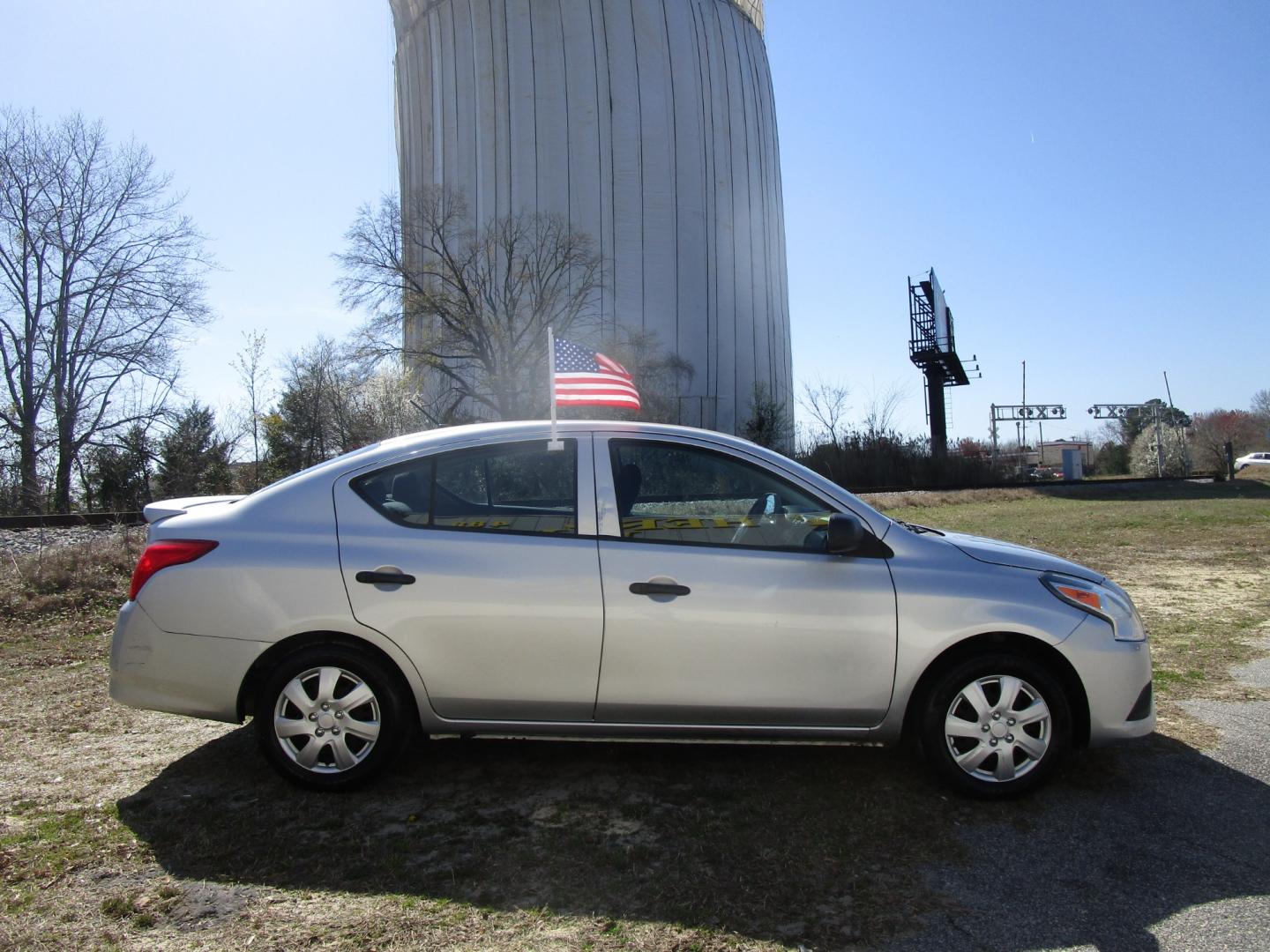 2015 Silver Nissan Versa 1.6 S 5M (3N1CN7AP9FL) with an 1.6L L4 DOHC 16V engine, 5-Speed Automatic transmission, located at 2553 Airline Blvd, Portsmouth, VA, 23701, (757) 488-8331, 36.813889, -76.357597 - Down Payment: $499 Weekly Payment: $90 APR: 23.9% Repayment Terms: 42 Months ***CALL ELIZABETH SMITH - DIRECTOR OF MARKETING @ 757-488-8331 TO SCHEDULE YOUR APPOINTMENT TODAY AND GET PRE-APPROVED RIGHT OVER THE PHONE*** - Photo#4